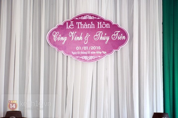 Công Vinh nắm chặt tay Thủy Tiên trong đám cưới đầu tiên của năm 2015 14