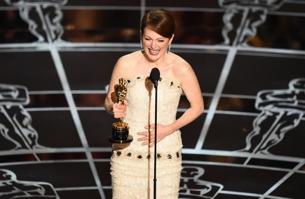 Julianne Moore hạnh phúc khi giành tượng vàng Oscar ở lần thứ năm được đề cử.