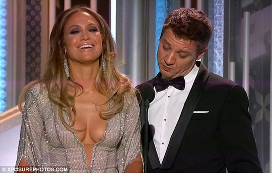 Nhận định “vòng một” Jennifer Lopez, Jeremy Renner bị chỉ trích