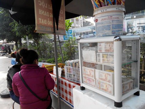 Các chủ kinh doanh đổi tiền lẻ để ăn tiền chênh