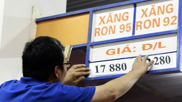 Điện, xăng cùng tăng giá: Lo giá cả leo thang