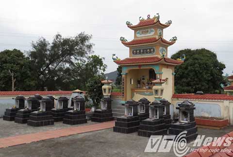 Hàng trăm ngôi mộ bị phá hoại trong một đêm ở Hải Phòng
