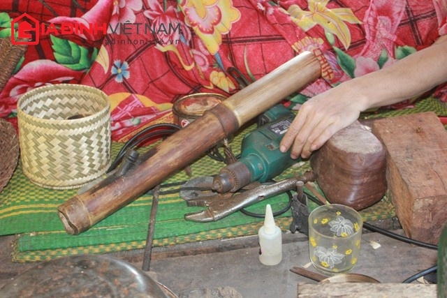 Dụng cụ làm việc hàng ngày của ông Lô Văn Yên