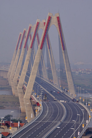 Cầu Nhật Tân - cầu dây văng dài nhất Việt Nam (ảnh: Hữu Nghị)