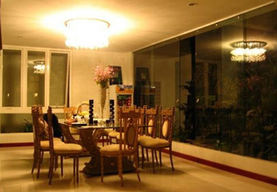 Ngôi nhà của ca sỹ Hồ Ngọc Hà tọa lạc tại khu Phú Mỹ Hưng, quận 7, giữa một không gian khá yên tĩnh và thanh bình.