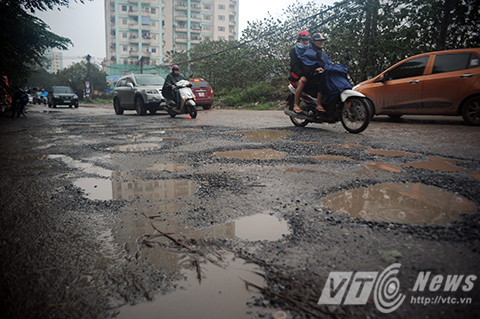 Rùng mình con đường như “mặt giặc” tồn tại nhiều năm ở Thủ đô