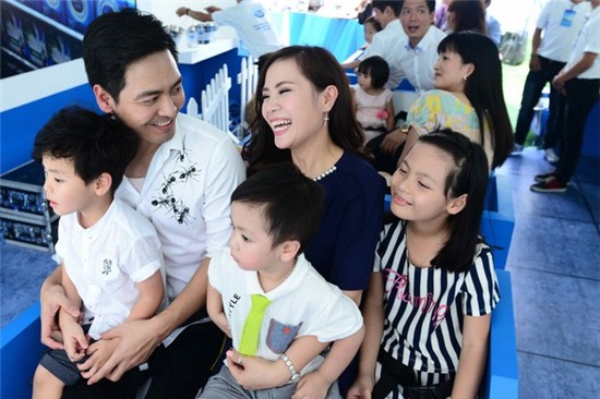 Vợ MC Phan Anh và các con