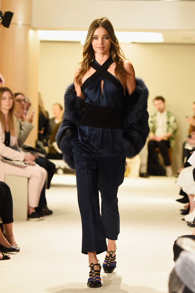 Miranda Kerr trình diễn trong show của Sonia Rykiel, năm 2015