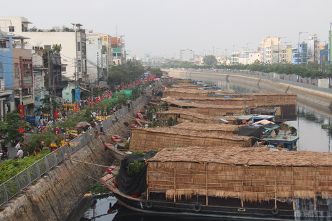 đường hoa, bến Bình Đông, quận 8, TPHCM