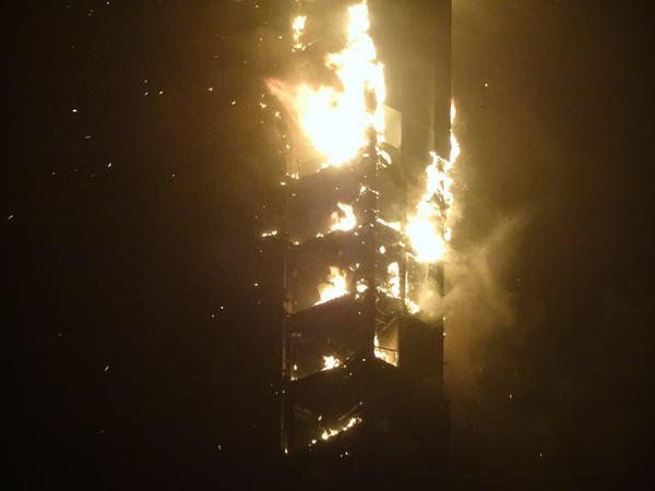Dubai, Tháp Đuốc, cháy, dữ dội