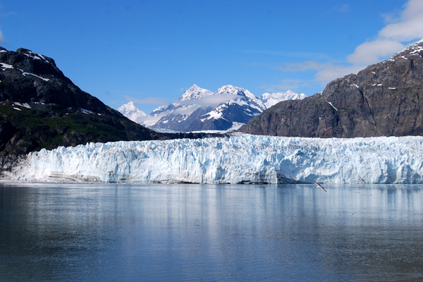 Vườn quốc gia và khu bảo tồn Vịnh Glacier (Alaska): Nếu may mắn, bạn sẽ được nhìn thấy băng hà thủy triều, được tạo thành khi những bức tường băng trên núi nứt vỡ và rơi xuống biển.