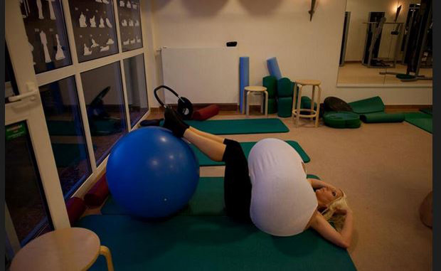 Những tấm ảnh gây sốc cho người xem thấy thật vất vả để sống với vòng 1 lớn khủng khiếp thế này.