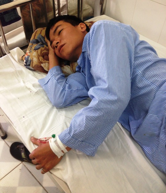 Anh Nguyễn Văn Nhất đang được điều trị tại bệnh viện Thủ Đức