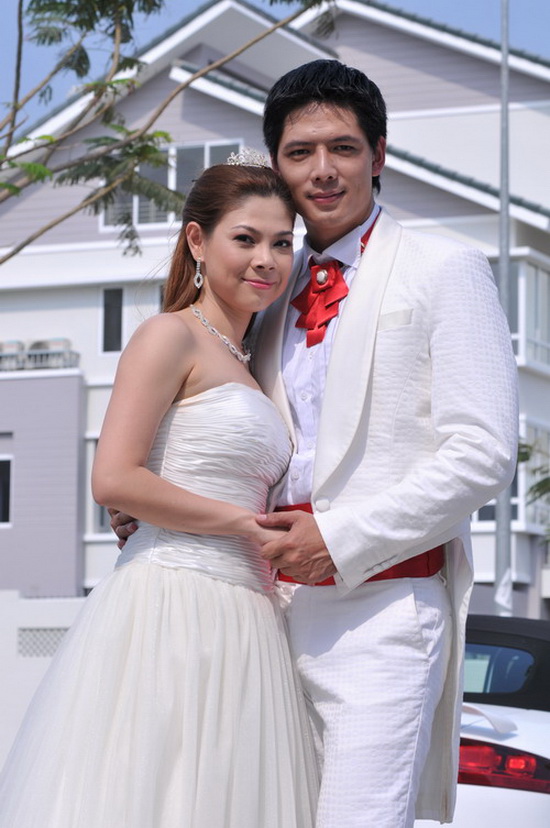 Những kiểu tình tay ba vừa thị phi vừa... hài hước của showbiz Việt 3 Những kiểu tình tay ba vừa thị phi vừa... hài hước của showbiz Việt 3