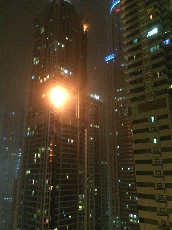 Dubai, Tháp Đuốc, cháy, dữ dội