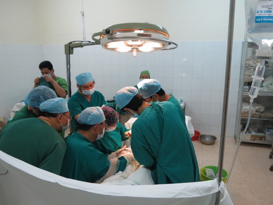 CBNVYT làm việc trong các phòng cấp cứu, hồi sức phải chịu một áp lực khá lớn về mặt tinh thần Ảnh: Anh Thư