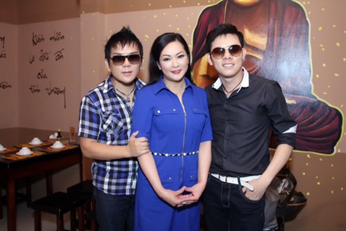- Hình 4 Cuoc doi truan chuyen cua ca si hai ngoai Nhu Quynh-Hinh-4