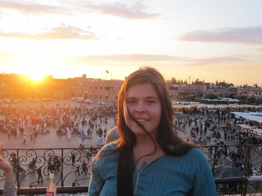 Kayla Mueller trong chuyến thăm Marrakech - Morocco. Nguồn: NBC News Kayla Mueller trong chuyến thăm Marrakech - Morocco. Nguồn: NBC News