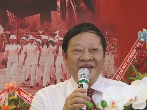 - Thứ trưởng Bộ Y tế Nguyễn Viết Tiến nói lời tri ân trong lễ mít tinh kỷ niệm 40 năm ngày giải phóng hoàn toàn miền Nam, thống nhất đất nước (30/4/1975 - 30/4/2015) do CLB truyền thống Ban dân y miền Nam tổ chức ngay tại khu di tích Chàng Riệc - Tân Biên, Tây Ninh, sáng ngày 25/4/2015