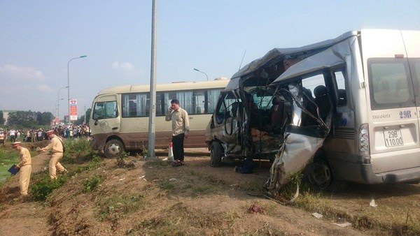 Hiện trường tai nạn thảm khốc khiến 5 người chết, 10 người bị thương trên QL 32 vào ngày 30/3