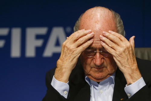 Chủ tịch FIFA Sepp Blatter đau đầu vì lỡ trao quyền đăng cai World Cup cho Qatar