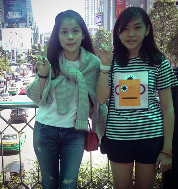 Sự trẻ trung khó tin của bà mẹ 2 con