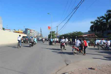 Đường Hồ Tùng Mậu giao thông khá thông thoáng.