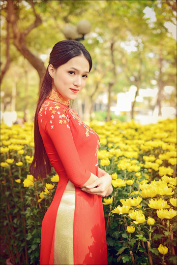 huong-giang-idol-duyen-dang-giua-hoa-xua