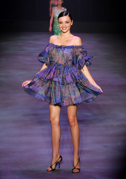 Miranda Kerr trình diễn trong show của Collette Dinnigan, năm 2010