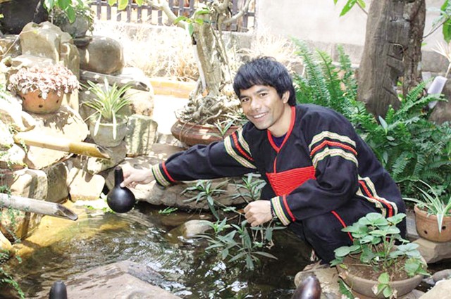 Ya Suy vẫn mang đôi mắt đượm buồn nhưng đã trưởng thành hơn trong suy nghĩ. Ảnh: YS