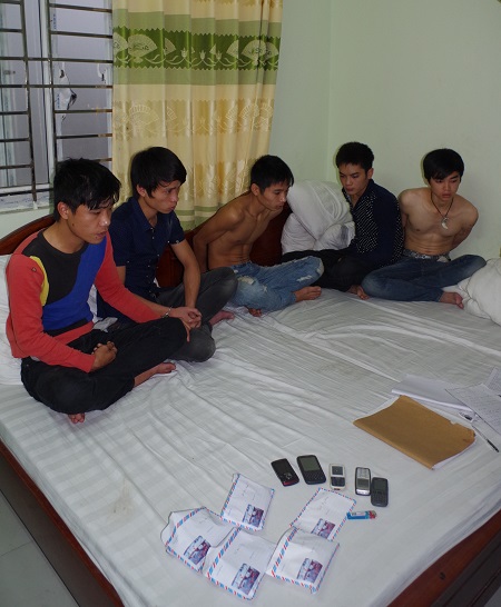 Một nhóm buôn bán, sử dụng ma túy trong nhà nghỉ bị lực lượng công an bắt giữ.