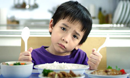Khi thiếu vitamin B1, trẻ thường biếng ăn, mệt mỏi