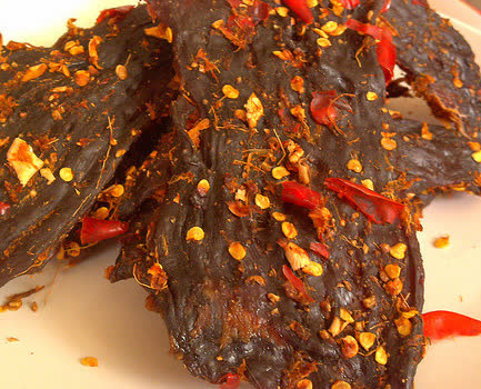 Mẫu thực phẩm khô bò cũng đang được cơ quan chức năng kiểm nghiệm chất lượng