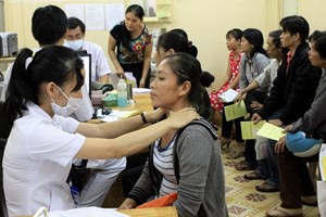 Khoa Khám bệnh của Bệnh viện Ung bướu thành phố Hồ Chí Minh lúc nào cũng đông bệnh nhân. Ảnh: Dương Ngọc (TTXVN)