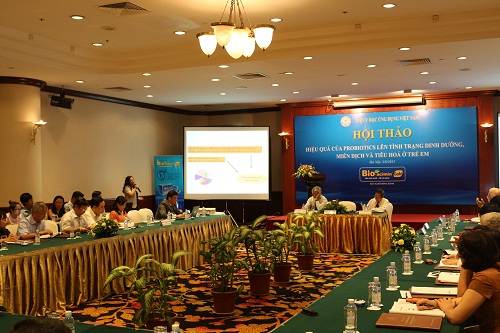 PGs.Ts Nguyễn Thị Lâm trình bày tại hội thảo