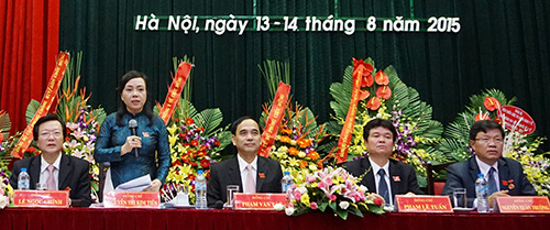 Ủy viên Trung ương Đảng, Bộ trưởng Bộ Y tế Nguyễn Thị Kim Tiến phát biểu tại Đại hội. Ảnh: Trần Minh