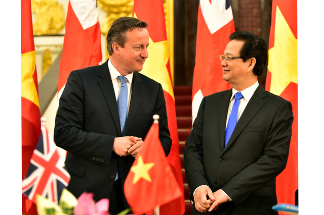 Thủ tướng Nguyễn Tấn Dũng chào đón chuyến thăm của Thủ tướng Anh David Cameron tới Việt Nam