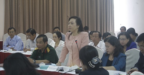 Bộ trưởng Nguyễn Thị Kim Tiến tại phiên họp thứ 10 Ủy ban Các vấn đề xã hội của Quốc hội.