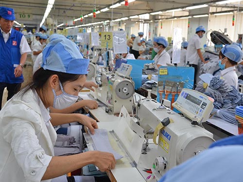 Nhiều người lao động sẽ rất yên tâm nếu không đủ thời gian đóng BHXH để hưởng lương hưu thì được hưởng BHXH một lần Ảnh: Internet Nhiều người lao động sẽ rất yên tâm nếu không đủ thời gian đóng BHXH để hưởng lương hưu thì được hưởng BHXH một lần Ảnh: Internet