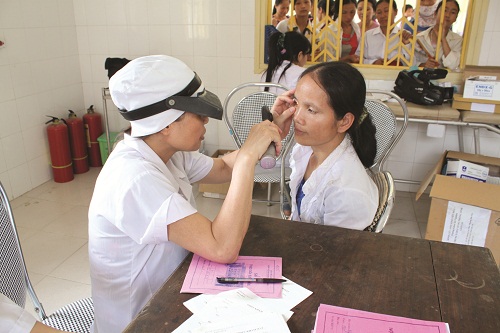 ​Để có phương án điều trị thô mắt tương thích nhất, ta đề xuất đến xét nghiệm tại siêng khoa mắt để được bác sĩ support trực tiếp.