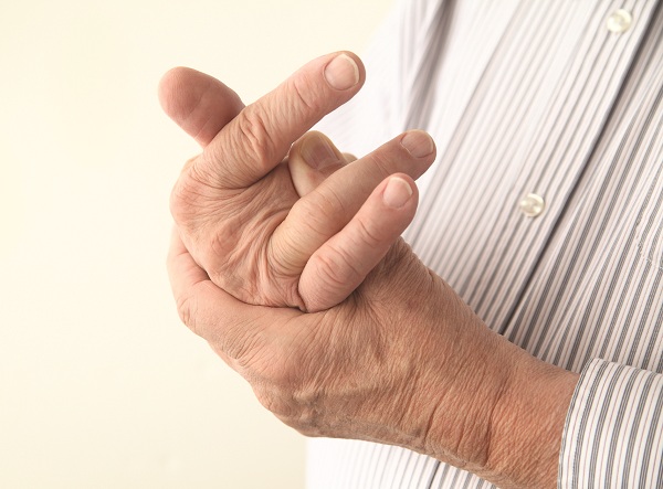 Hàng ngày nên vận động nhẹ nhàng các khớp