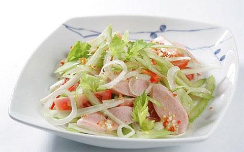 Cần tây được sử dụng làm salad, ăn sống hoặc dùng trong các món xào.