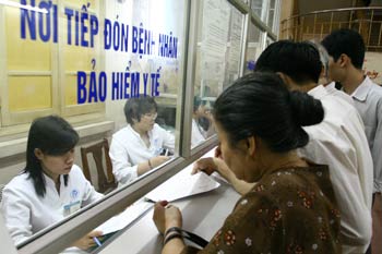 Vẫn còn không ít khó khăn trong thực hiện BHYT toàn dân Vẫn còn không ít khó khăn trong thực hiện BHYT toàn dân