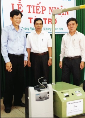 Ðặc biệt, năm 2014, hưởng ứng phát động của Bộ trưởng Bộ Y tế Nguyễn Thị Kim Tiến về chương trình “Ngành y tế cùng ngư dân bám biển”, toàn thể cán bộ, phóng viên báo Sức khỏe&Ðời sống đã trích 1 ngày lương ủng hộ nhân dân huyện đảo Lý Sơn, Quảng Ngãi... Không chỉ dừng lại ở đây, BS. Trần Sĩ Tuấn, Tổng biên tập báo Sức khỏe&Ðời sống cùng đoàn công tác đã đến trực tiếp trao tặng trang thiết bị y tế cho Trung tâm Y tế Quân dân y huyện Lý Sơn, Quảng Ngãi với kinh phí hàng trăm triệu đồng gồm đèn mổ di động và 2 máy tạo ôxy từ khí trời nhằm đáp ứng kịp thời công tác cấp cứu cho quân và dân trên đảo.