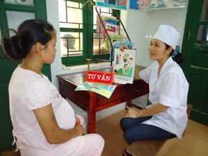 Tư vấn cho phụ nữ mang thai. (Ảnh minh họa)