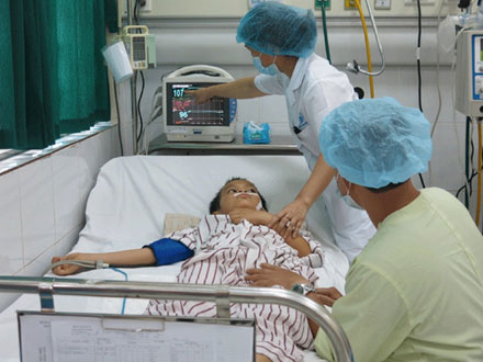 Điều trị cho trẻ viêm não Nhật Bản tại BV nhi TW Ảnh: Internet