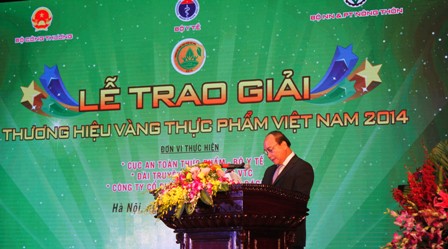 Phó Thủ tướng Nguyễn Xuân Phúc phát biểu tại buổi lễ “Thương hiệu vàng thực phẩm Việt Nam” Ảnh: vfa.gov.vn