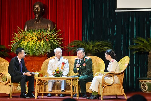 Bản hùng ca vang mãi là cơ hội để các thế hệ Công an Hà Nội học tập, noi gương thế hệ đi trước