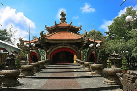 xay-den-tho-hung-vuong-o-dao-truong-sa