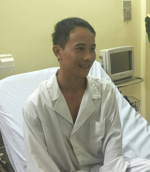  Anh Ly Cù Toàn - người bác ruột cháu Bình - đã hiến một phần phổi cứu cháu trai. 